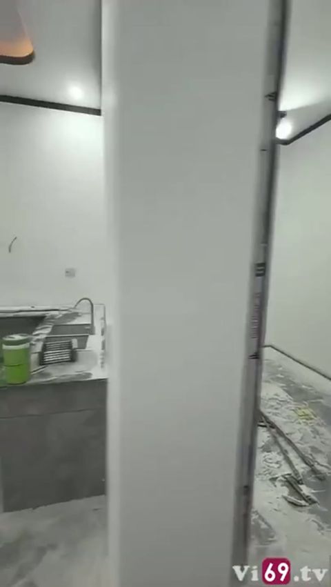 Cặp đôi làm tình trong phòng tắm căn nhà mới xây chưa xong